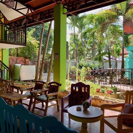 Colors Boutique Hostel Puerto Princesa Екстер'єр фото