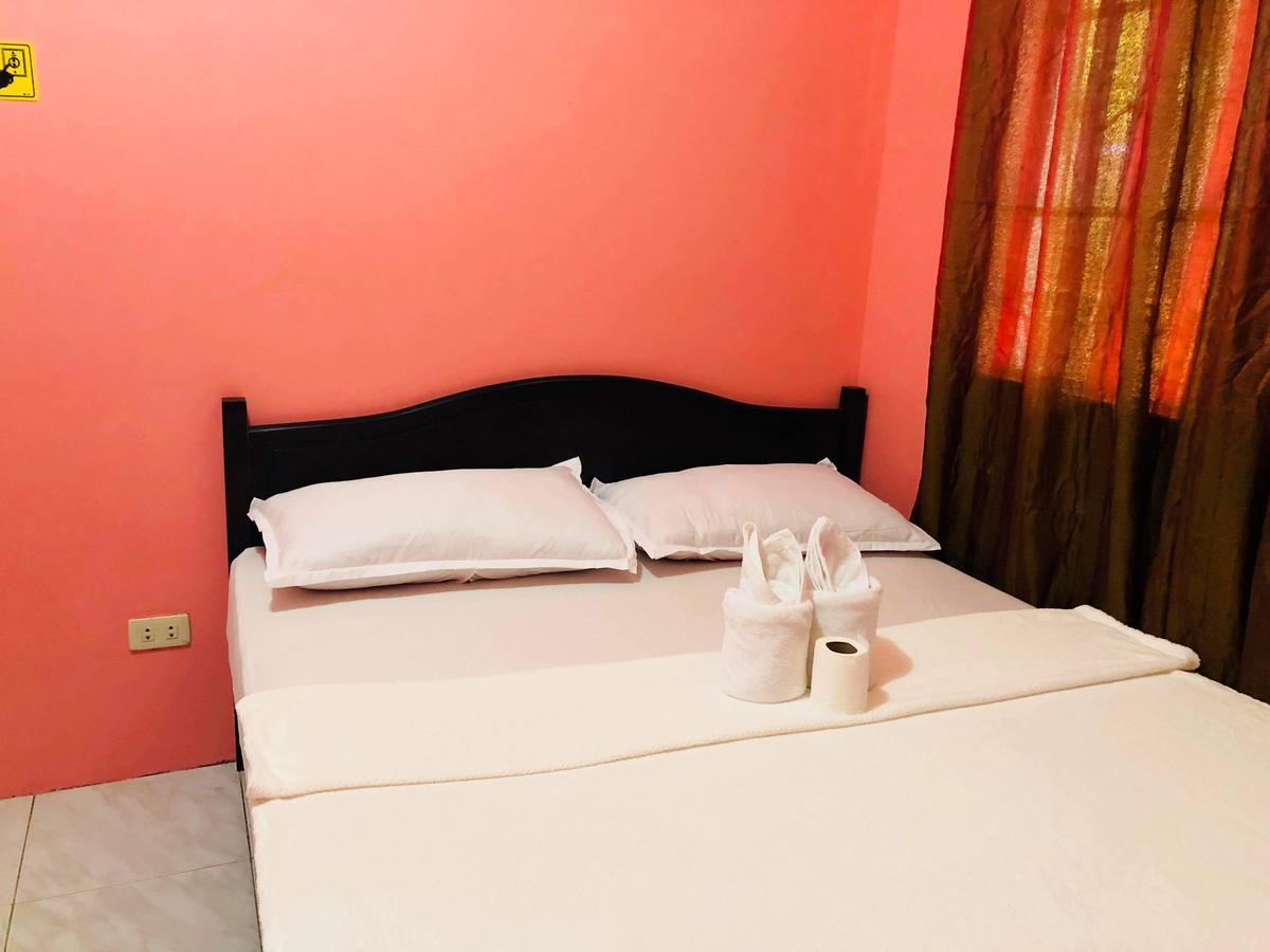 Colors Boutique Hostel Puerto Princesa Екстер'єр фото