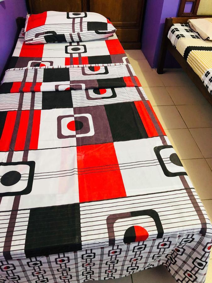 Colors Boutique Hostel Puerto Princesa Екстер'єр фото