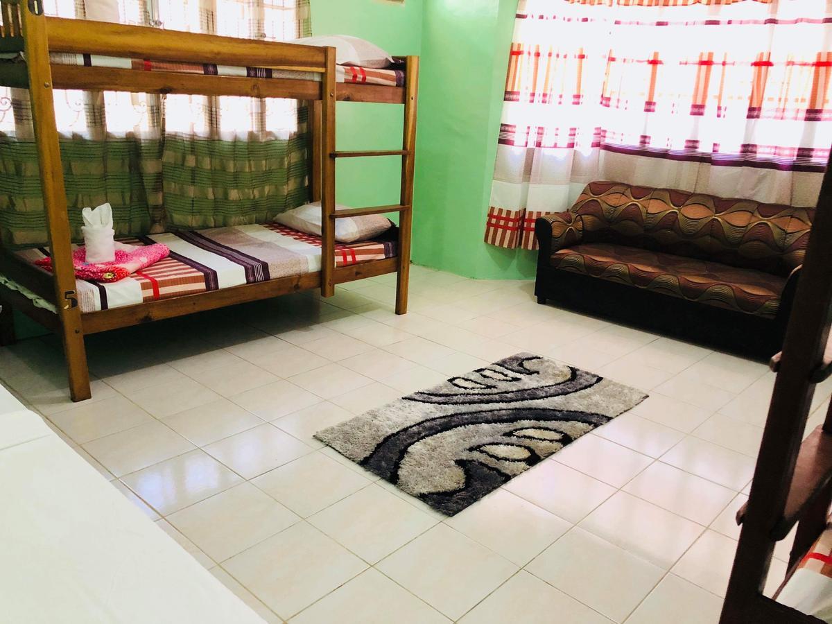 Colors Boutique Hostel Puerto Princesa Екстер'єр фото