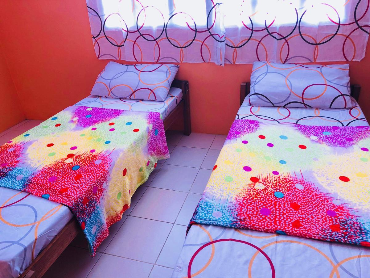 Colors Boutique Hostel Puerto Princesa Екстер'єр фото