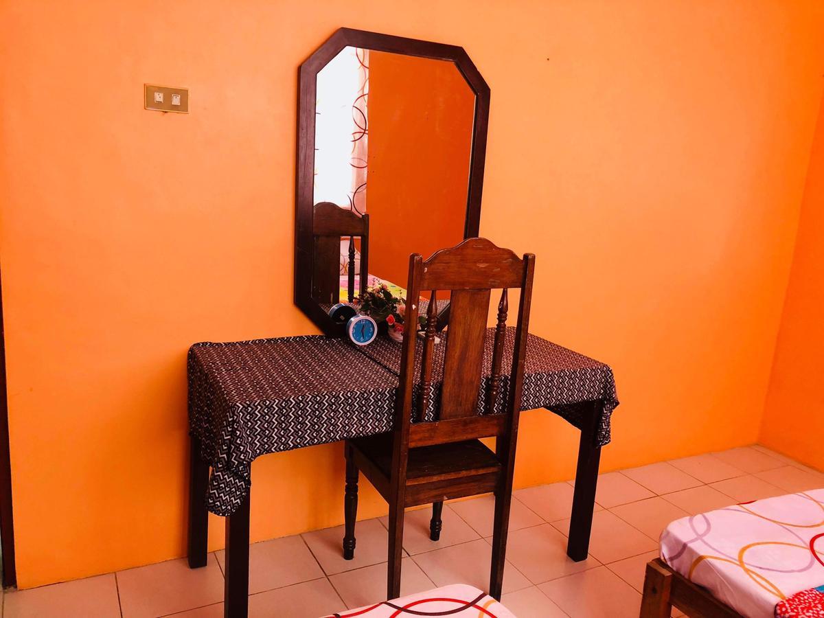Colors Boutique Hostel Puerto Princesa Екстер'єр фото