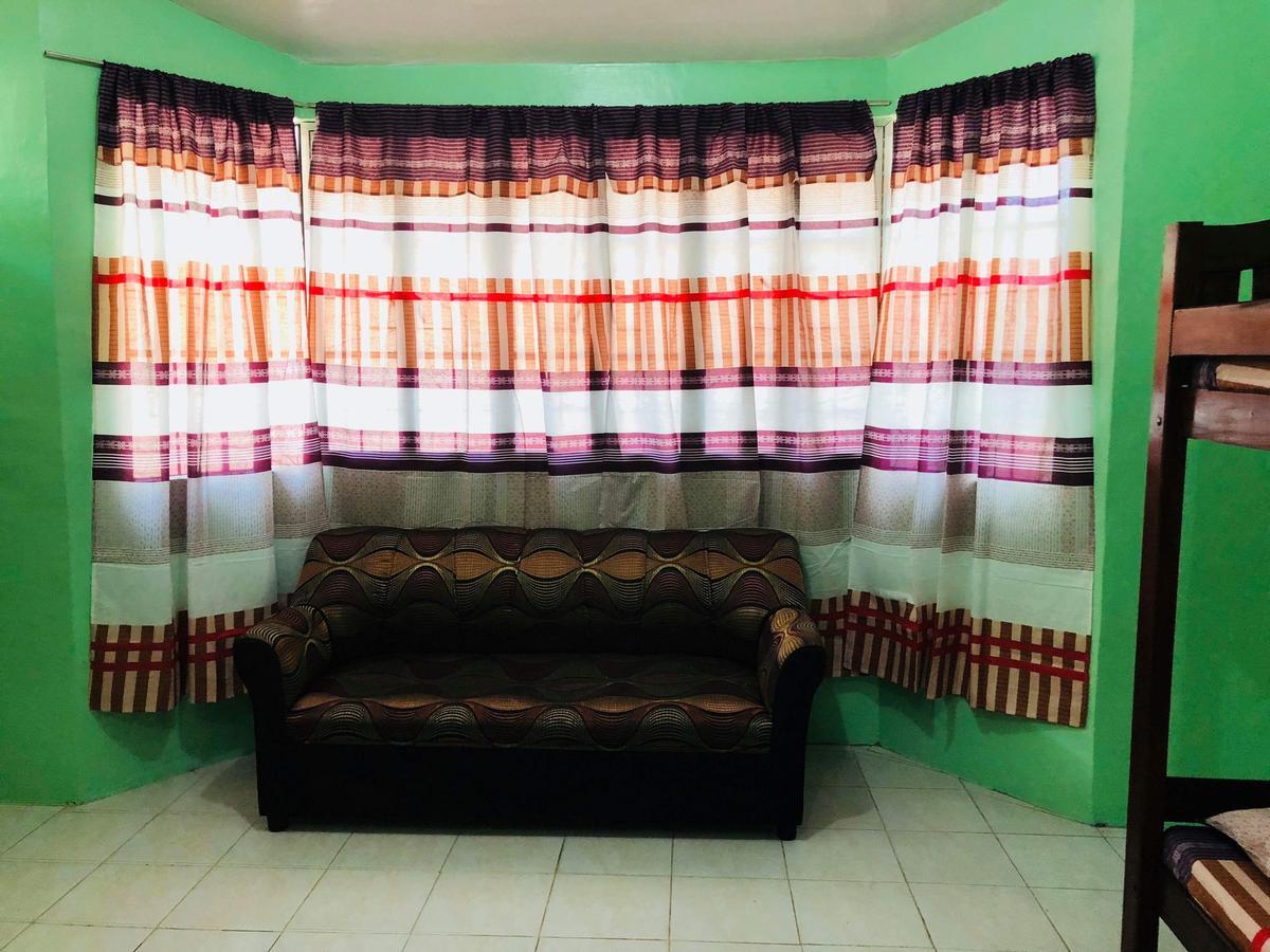 Colors Boutique Hostel Puerto Princesa Екстер'єр фото