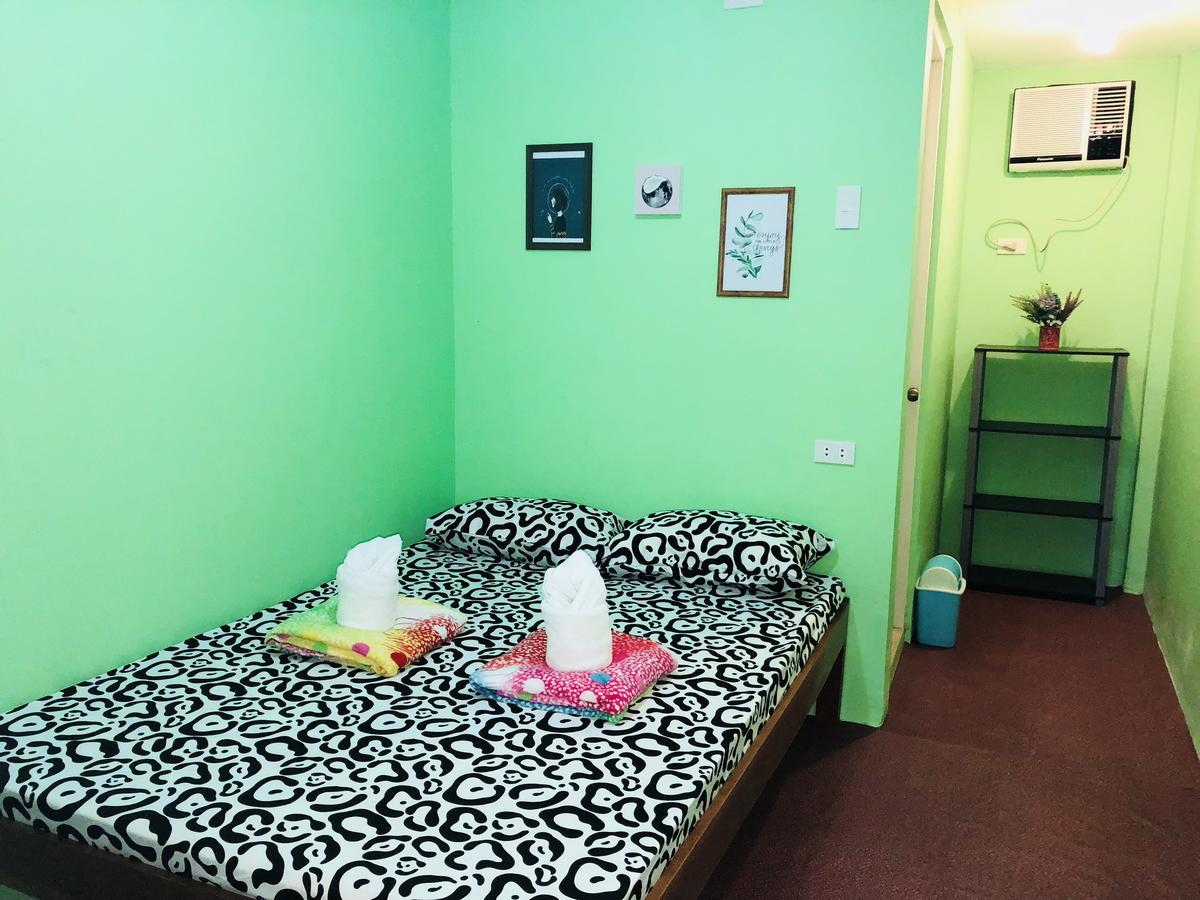 Colors Boutique Hostel Puerto Princesa Екстер'єр фото