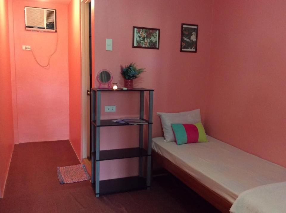 Colors Boutique Hostel Puerto Princesa Екстер'єр фото