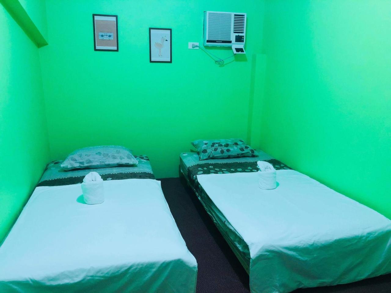 Colors Boutique Hostel Puerto Princesa Екстер'єр фото