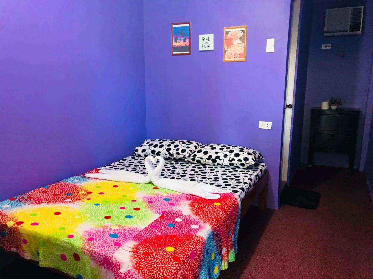 Colors Boutique Hostel Puerto Princesa Екстер'єр фото